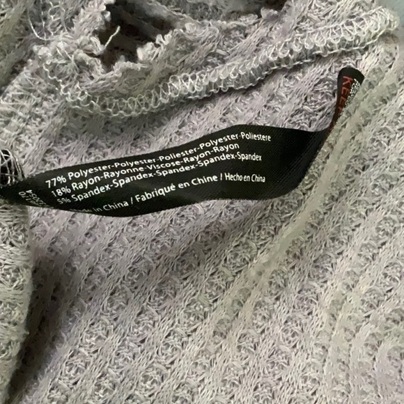 Out from under light grey V neckline top. Size XS - Picture 5 of 5